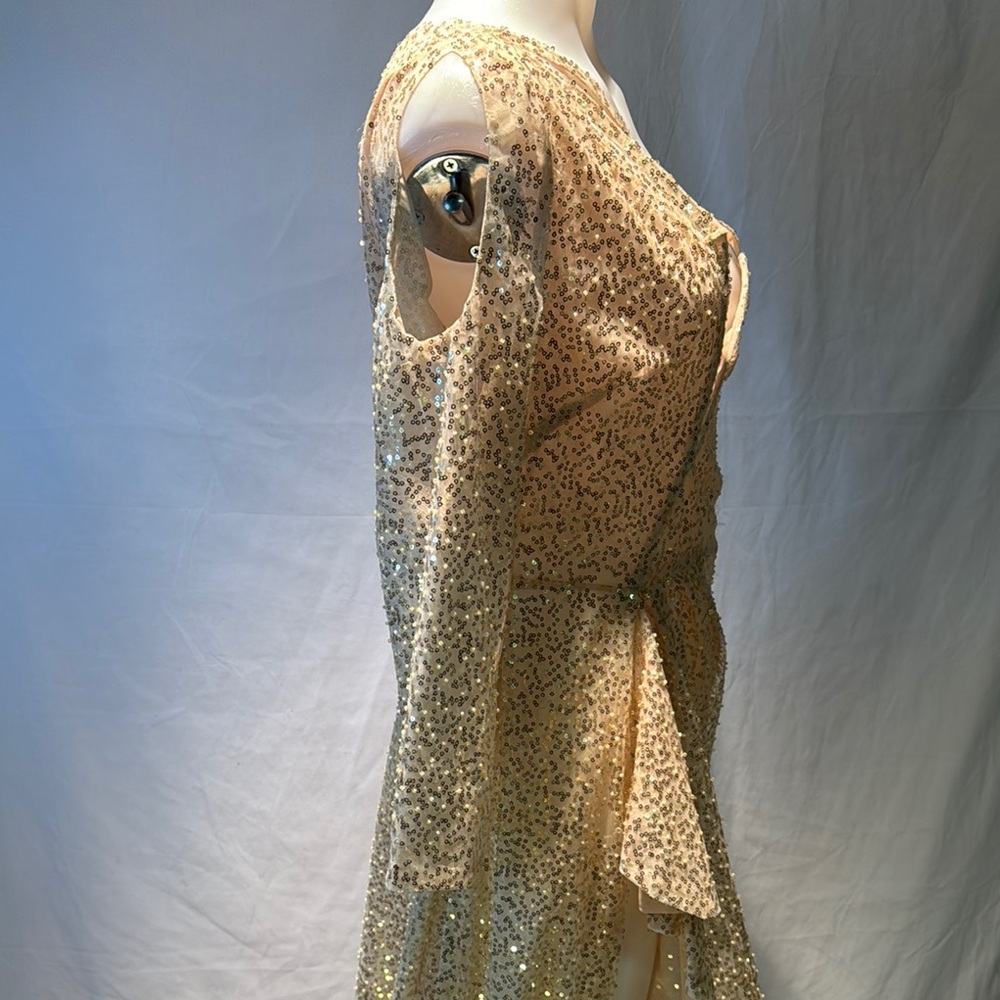 Elegant Gold Sequin Evening Gown - Picture 10 of 16